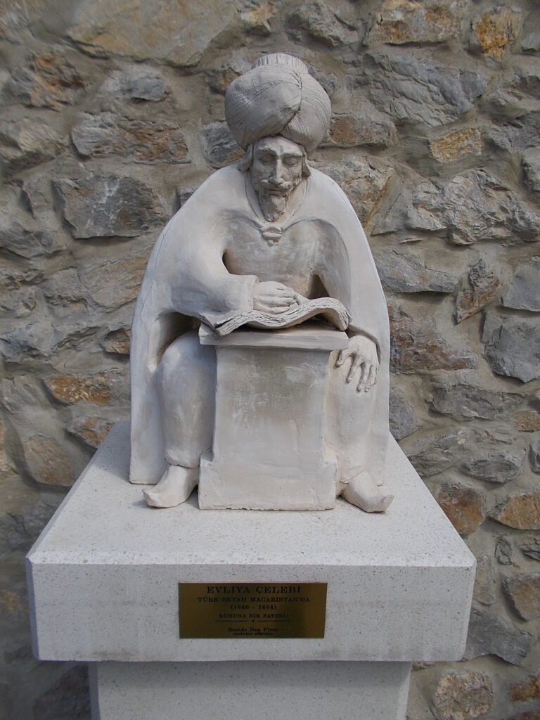 Statue de Çelebi à Eger.