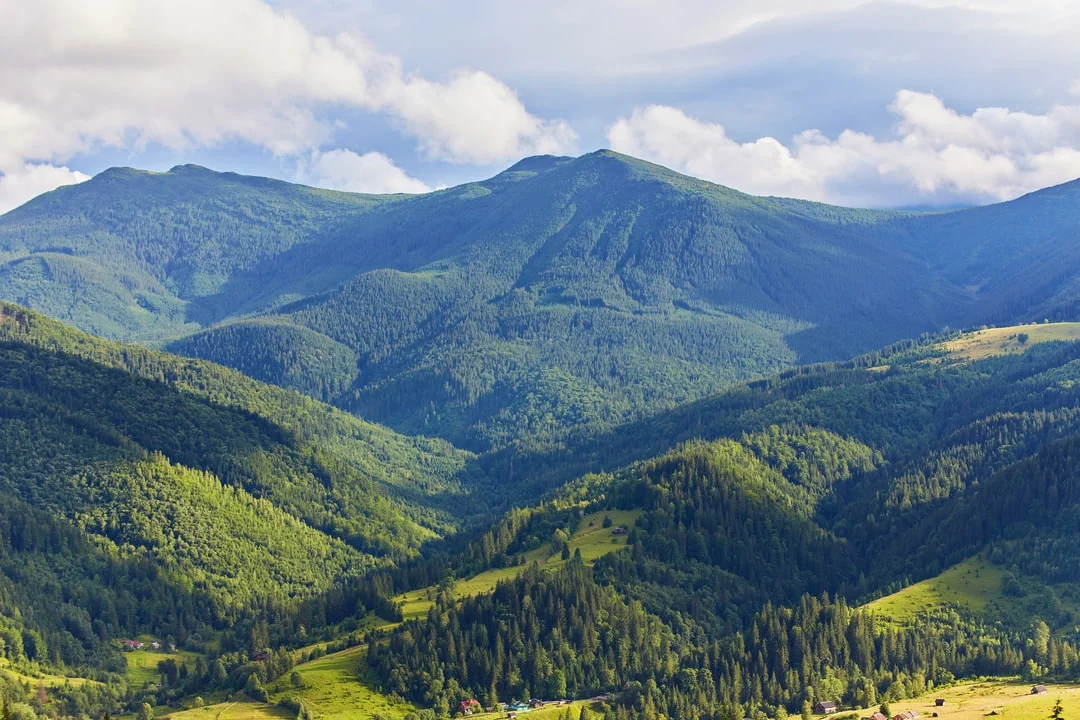 paysage montagneux Transcarpathie, histoire des hongrois d'Ukraine